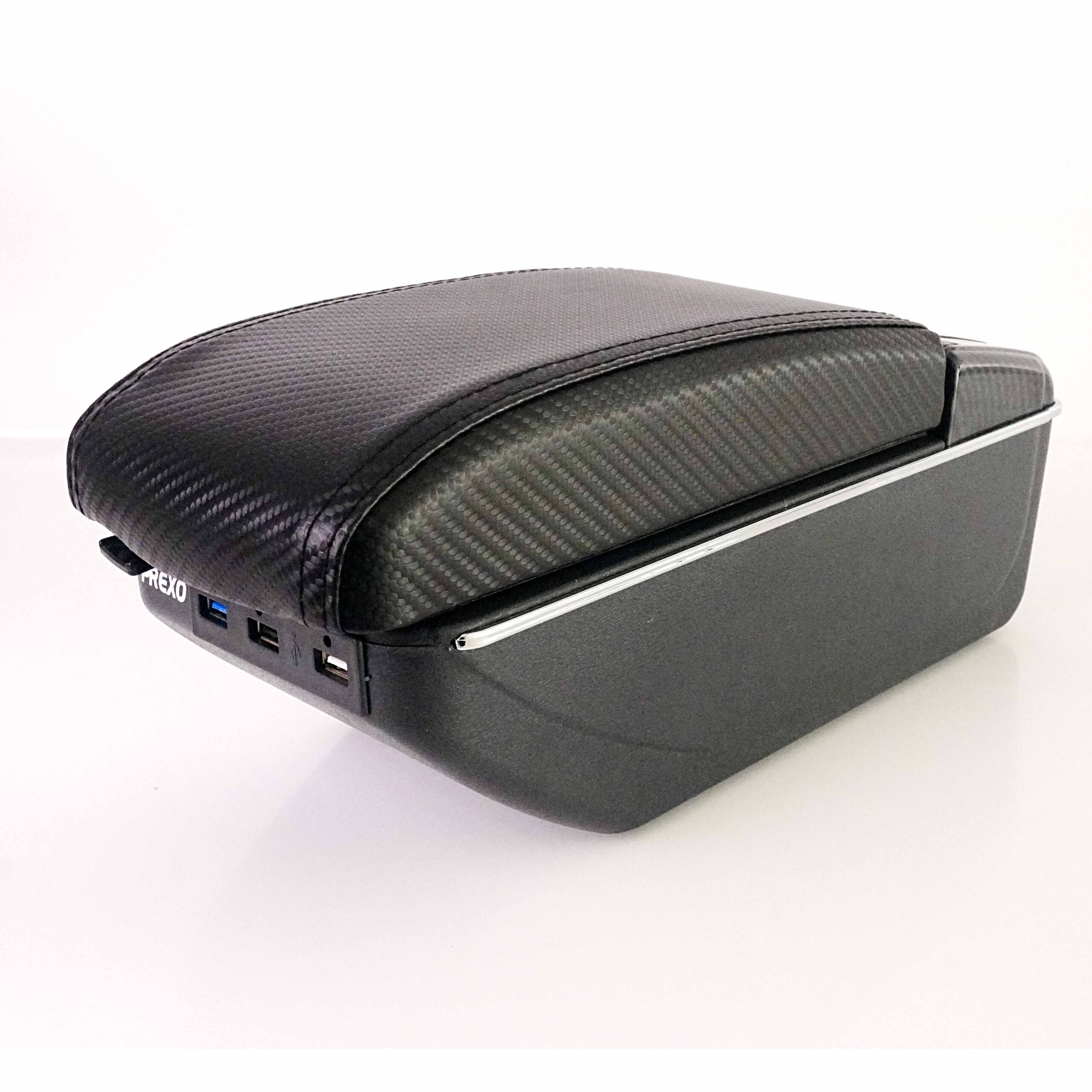 Apoyabrazos para vehículos con acabado en fibra de carbono y detalles en cromo, doble altura, puertos USB de carga rápida y portavasos integrado.