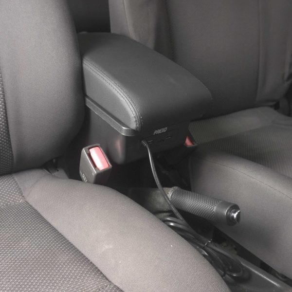 Apoyabrazos para automóvil Chevrolet Aveo en color negro, diseño ergonómico y compartimentos para almacenamiento.